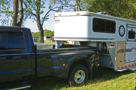 Gooseneck hitch installed